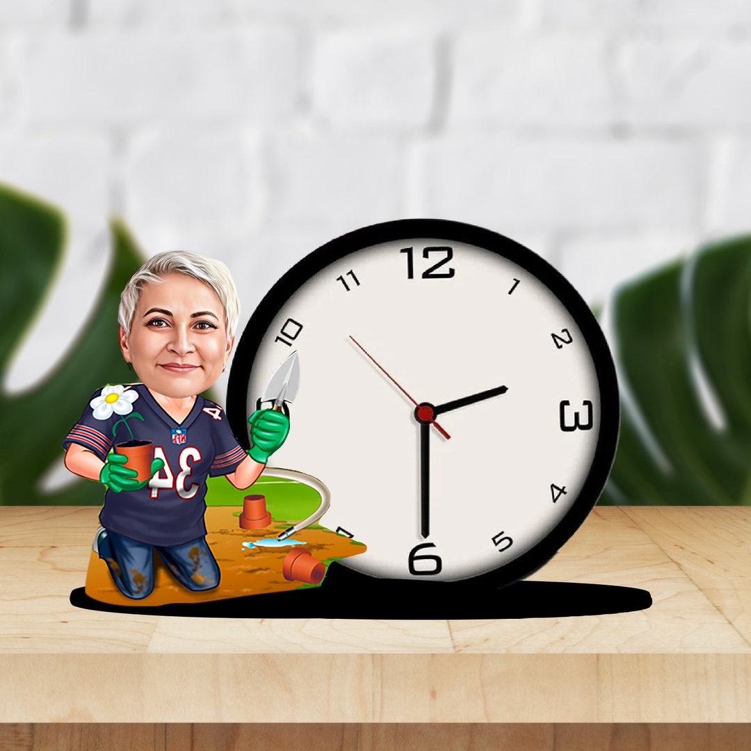 Custom Cartoon Wooden Anniversary Clock 21st Birthday Decorations for Her Bestfriend Birthday