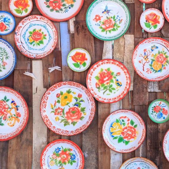 Thai Flower Enamel Zinc Tray: Vintage Design, Authentic Dishware