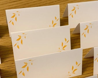 Place cards with minimalist gold elements to write on yourself for weddings, DIY