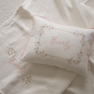 Conjunto de presente personalizado para bebê, conjunto de fronha e cobertor bordados com nome para bebê, conjunto de fronha bordado à mão para bebê menina