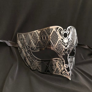 Men&#39;s Metal Masquerade Ball Mask Dark Steel Color With Black Stripe