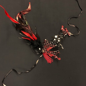 Women's Laser Cut Metal Eye Mask With Feather Red and Black