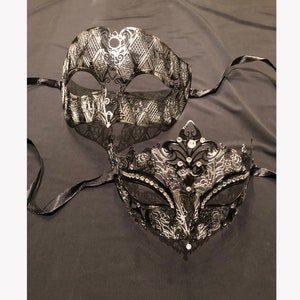 Máscaras de baile de máscaras de metal prata e preto