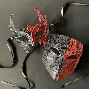 Máscaras de casal vermelhas e pretas, máscaras de baile de máscaras venezianas de metal