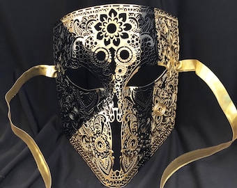 Men&#39;s Masquerade mask gold and black Stripe