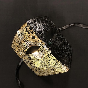 Men's Masquerade mask gold and black