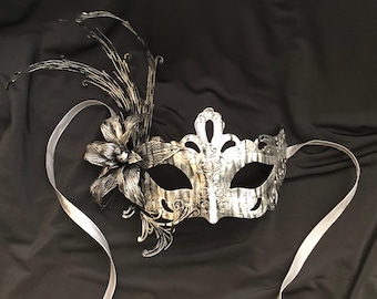 Women&#39;s Venetian Masquerade Mask Silver And Black