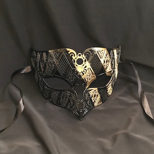 Venetiaans masker voor heren met gouden strook
