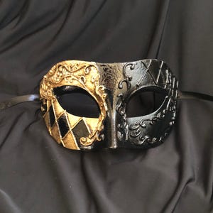 Men&#39;s Venetian Masquerade Ball Mask Gold And Black