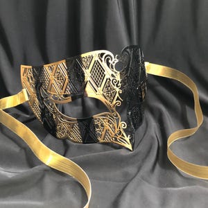 Men&#39;s Gold And Black Mask Venetian Masquerade Mask