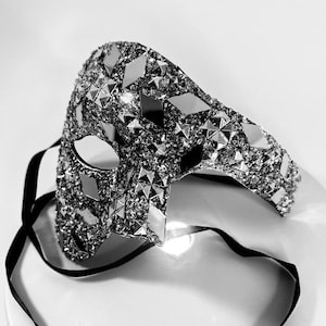MaKara Mirror Mask, phantom of the opera. Glitter Rhinestone,in different colors.With Comfort Plus, Elastic Band and Holding Stick Available