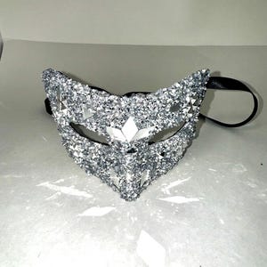 MaKara Mirror Mask, masquerade mask, available in different colors. With Comfort Plus, Elastic Band and Holding Stick Available.