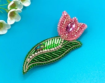 Handmade Beaded Tulip Flower Pin, Embroidered Pink Tulip Flower Brooch, Beaded Flower Pin, Valentine's Day Gift, Mother's Day Pin