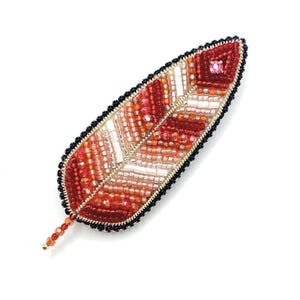 Épingle plume en perles faite main inspirée du symbolisme des peuples autochtones, broche plume en perles faite main, épingle plume brodée