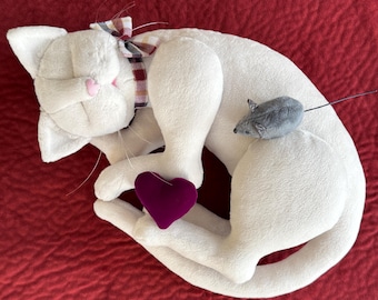 Handmade Realistic Sleeping Cat Plushie With Removable Neck Accessories and Little Mouse, Cat Lover Gift, Sleeping Cat Décor, Beige Cat Doll
