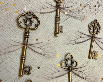 Large Flying Keys - Antique Bronze, Unique and Handmade - Beautiful Set - Winged Keys - Decor - Events Parties - Ornaments