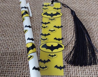 Batman Bookmark and Pen Set, Black and Yellow Super Hero Set: Great Gift and Stocking Fillers