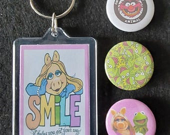 Miss Piggy Keyring and Button Badge Set, The Muppets Keyring: Gift Pack, Stocking Filler