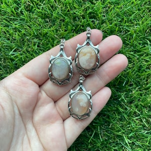 pretty FLOWER AGATE pendants