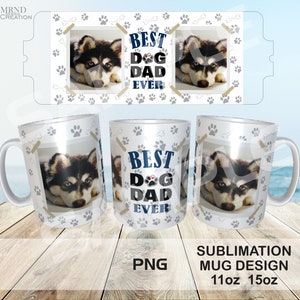 Könnte beinhalten: Weiße Keramik-Tasse mit einem Foto eines Husky-Hundes und dem Text "BEST DOG DAD EVER" in Marineblau. Das Design umfasst Pfotenabdrücke und Knochenakzente. Erhältlich in 312 ml und 425 ml.