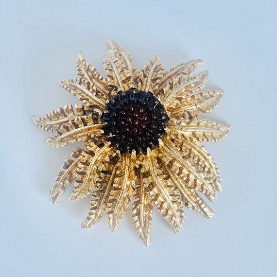 Sarah Coventry Sunflower Brooch, Gold Plated Deep… - image 1