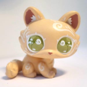 OOAK LPS Crouching Cat Custom Swirly Whimsical