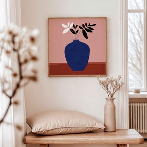Póster cuadrado imprimible de jarrón azul grande, arte de pared floral rosa, impresión artística única de planta en maceta dibujada a mano, descarga digital