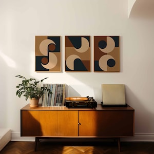 Conjunto de 3 impresiones de arte abstractas de mediados de siglo, arte de pared tríptico de la sala de estar, cartel geométrico marrón beige negro, arte maximalista de la pared de acento