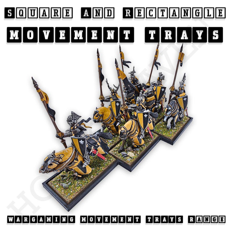 K&ouml;nnte beinhalten: Ein Satz von 10 schwarz-goldenen bemalten Miniatur-Rittern zu Pferd, montiert auf einem schwarzen und braunen Bewegungstablett. Das Tablett ist mit "Square and Rectangle Movement Trays" beschriftet.