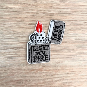 Écusson pour briquet Zippo / Écusson Light My Fire The Doors / écusson brodé à coudre ou à repasser / écusson musique pour sac à dos, veste en jean, gilet de combat