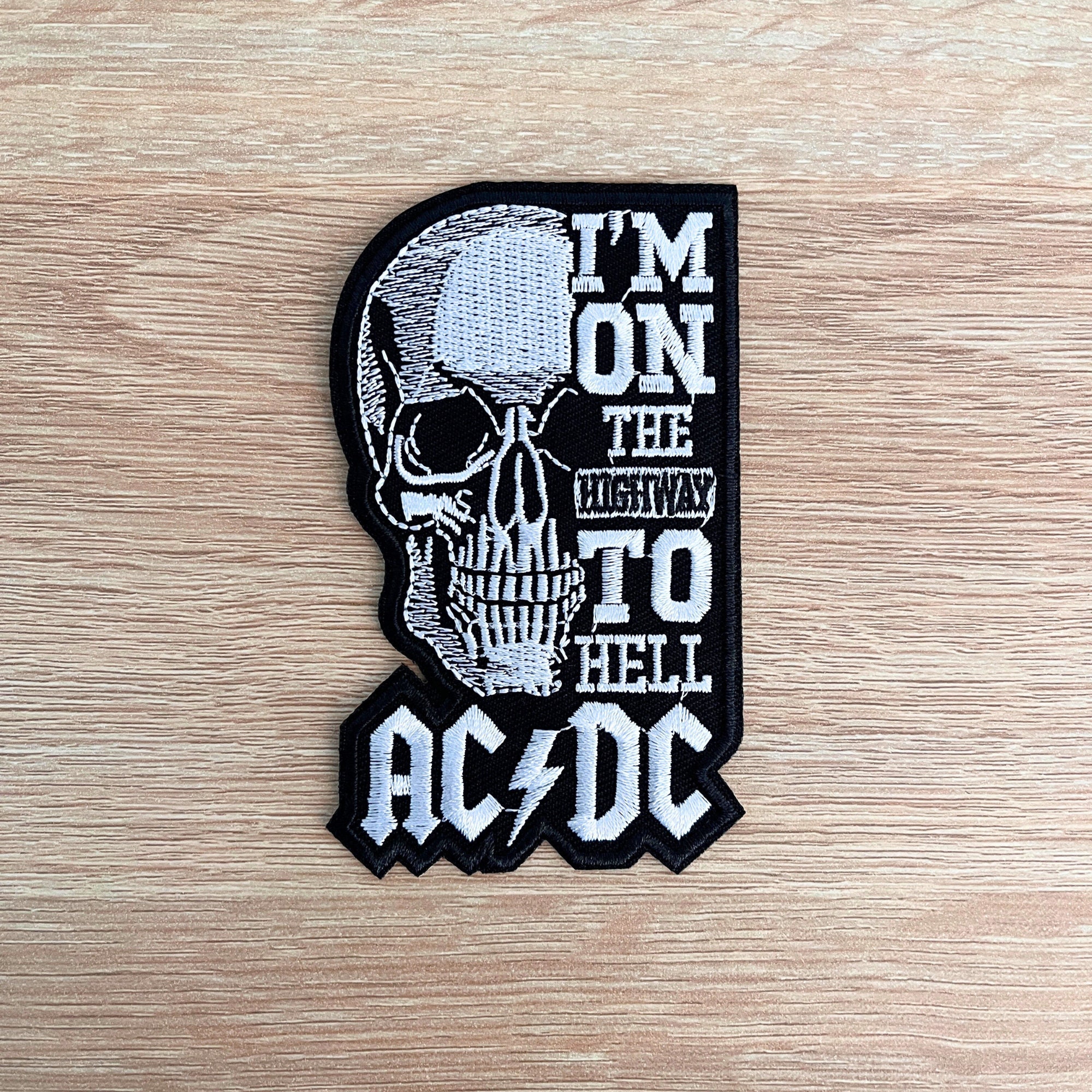 Patch Termoadesiva ACDC Logo Rosso - Gruppo Hard Rock - 9,5 X 5 Cm, Ricamo Per Giacca, Zaino, Cappello - 4
