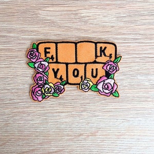 Toppa divertente con scritta "F You", applicazione ricamata in stile Scrabble