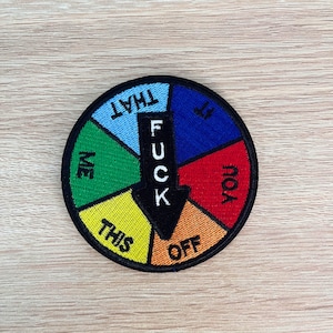 Naszywka z zabawnym przekleństwem / Naszywka z zabawnym, niegrzecznym memem / Naszywka z kołem pieprzenia / Naszywka haftowana do przyszycia lub prasowania na plecaki, kurtki i odzież