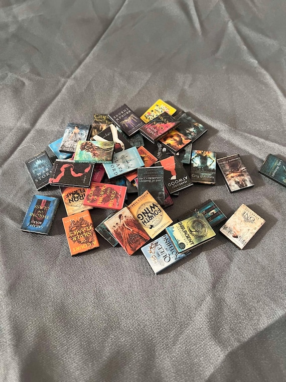 Custom Mini Books ONLY, Great for Kindle Reads, Mini Bookshelf, Mini Books, Customizable Bookshelf Decor, TBR List, Miniature Books,