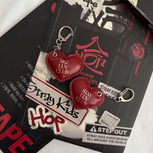 Llavero de cuero con forma de corazón de skz / stay luv club (stray kids)