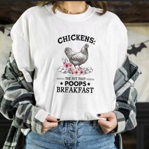 Camiseta unisex divertida &quot;Pollos, la mascota que defeca el desayuno&quot;, camiseta divertida para jóvenes y niños pequeños.