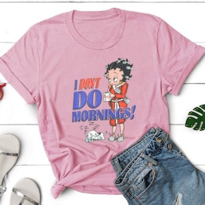 No hago las mañanas Betty Boop y cachorro camiseta unisex, Betty Boop personaje de dibujos animados camisa divertida