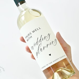 Étiquette de vin de fiançailles, se marie bien avec la planification d&#39;un mariage, cadeau de fiançailles pour les couples, cadeau de fiançailles personnalisé, étiquette de vin de mariage