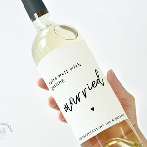 Étiquette de vin de fiançailles, cadeau de mariage personnalisé, se marie bien avec un mariage, cadeau de fiançailles pour les couples, cadeau pour les jeunes mariés