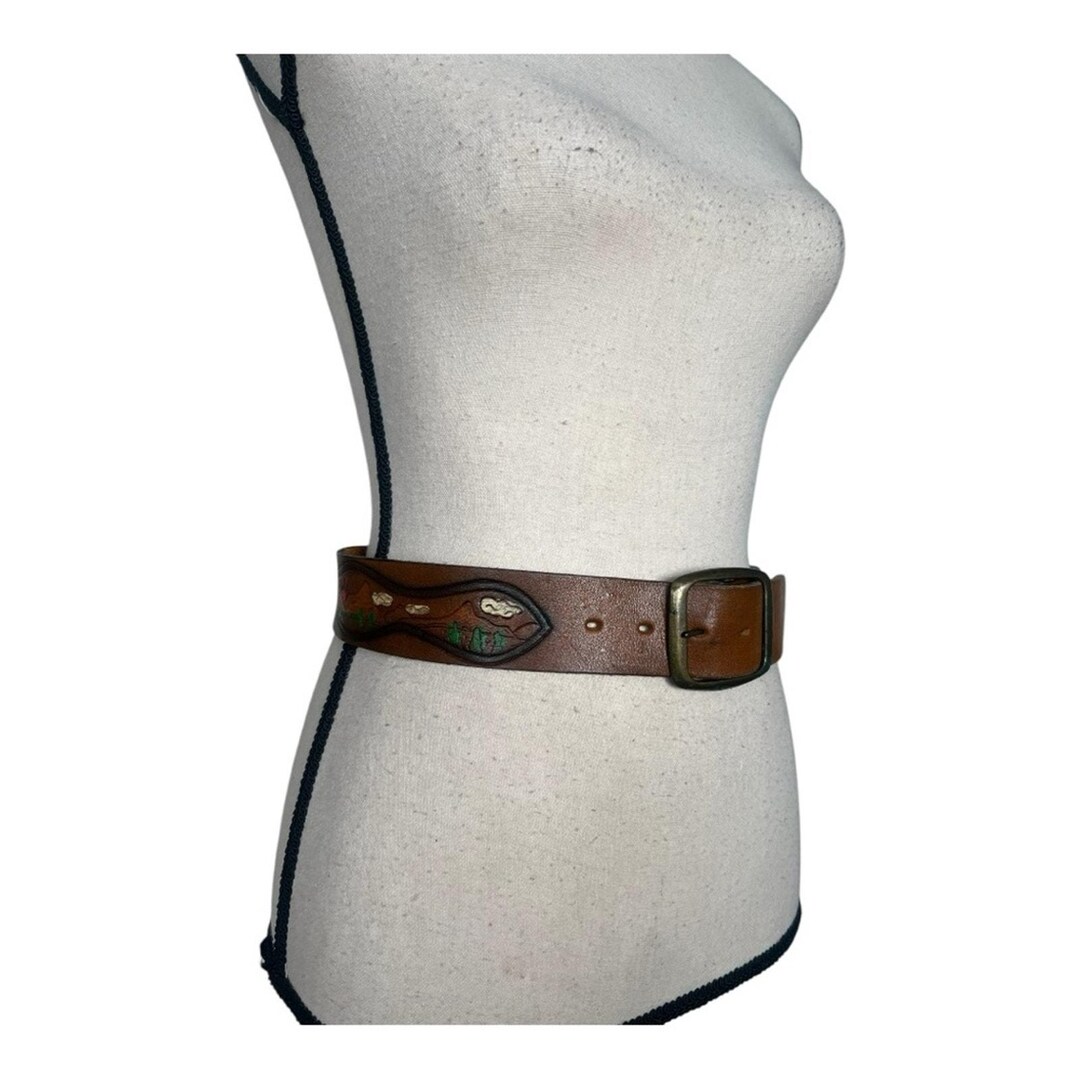 Artisan Brown Cowhide Leather Belt with Textured Surface and Classic Design Artisan Brown Cowhide Leather Belt With Textured Surface and  main image 4