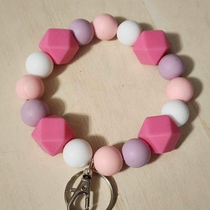 Llavero de pulsera con cuentas