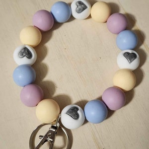 Llavero de pulsera con cuentas