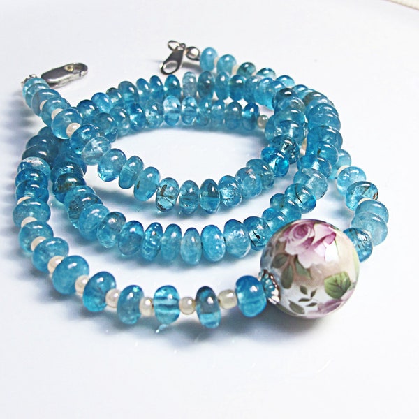 Collier bleu en Apatite et perle japonaise Tensha. Collier pierres précieuses  bleues.