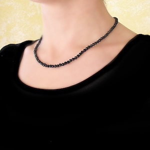 Black Onyx beaded Necklace. Men's Women's black necklace.  Black jewelry for him. Collier ras du cou Onyx noir. Bijoux Onyx noir.