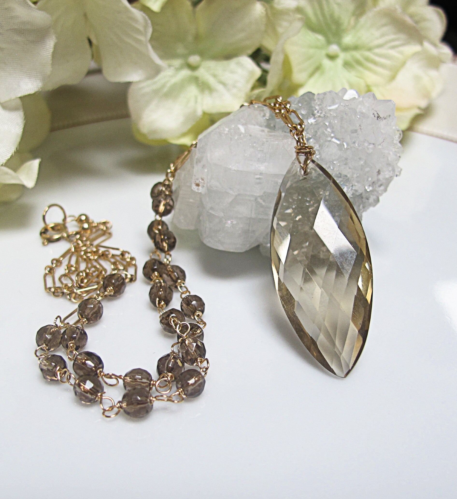 Marquise Cut Champagne Citrine Pendant. Citrine Pendant and  Smoky Quartz rosary. Pendentif Citrine Champagne. Collier Chaîne Quartz Fumé.