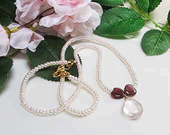 Natural Freshwater Pearl Necklace. Pink Tourmaline Hearts and Rose Quartz Pendant. Collier perles d&#39;eau douce Tourmaline et Quartz Rose