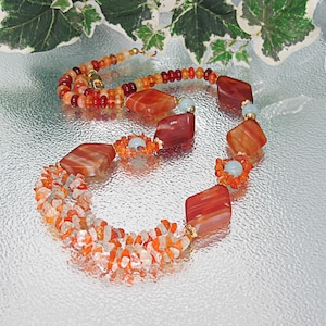 Orange Sardonyx Necklace. Orange  Sardonyx, Carnelian and Chalcedony bold Necklace. Collier Sardonyx orange, Agate Cornaline et Calcédoine.