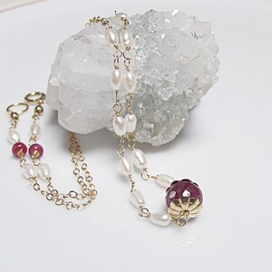 Collier Ras du Cou avec Rubis natural et perles d'eau douce. Bijoux Rubis.
