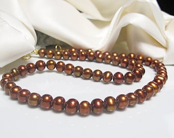 Chocolate pearl beaded Necklace. Natural freshwater Pearl choker. Chocolate pearl short necklace.