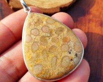 Pendentif corail fossile naturel, pendentif fait main, pendentif en argent sterling 925, cadeau d'anniversaire, cadeau pour elle, pendentif de pierre précieuse de corail fossile